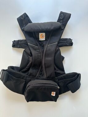 Ergobaby Omni Breeze in Black, Like New Condition